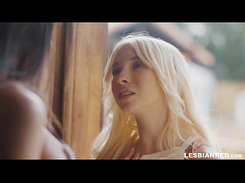 ❤️ A nena chega a casa uns meses despois e acaba comendo o coño da súa madrastra ❤❌ Porno en nós ☑