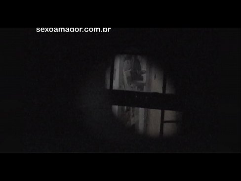 ❤️ Blondie é gravada en segredo por un voyeur do barrio escondido detrás de ladrillos ocos ❤❌ Porno en nós ☑